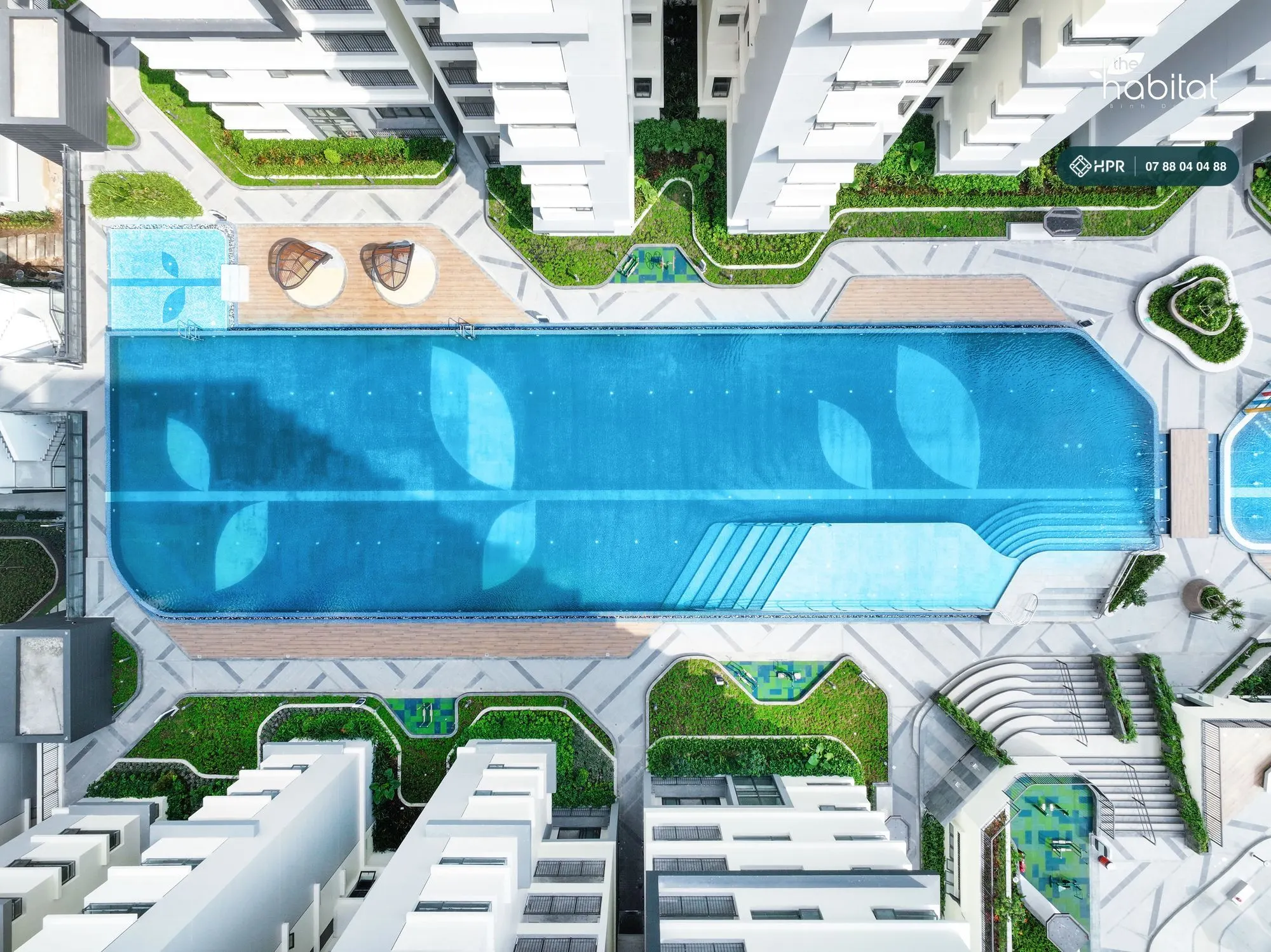 上空から見たプール