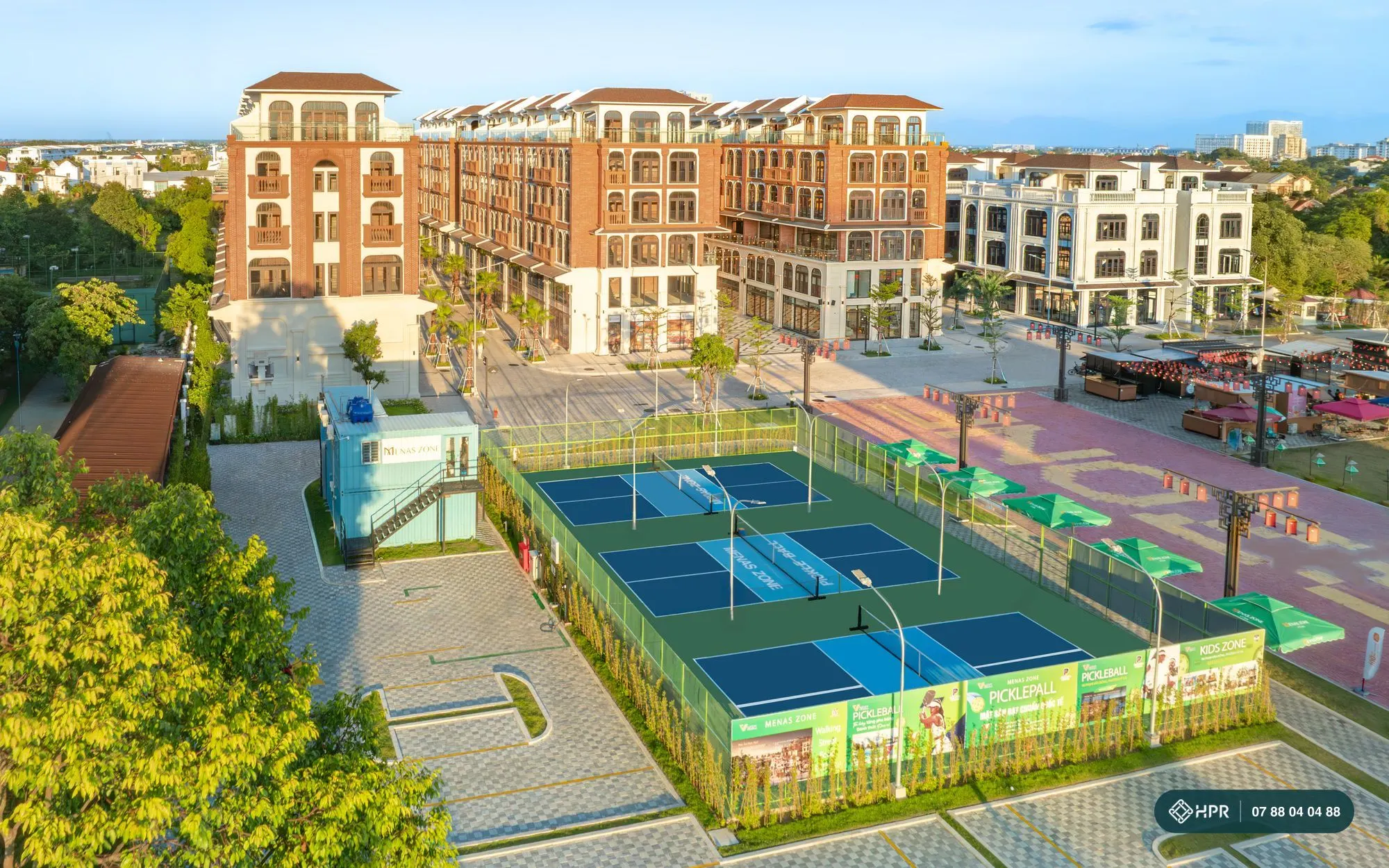 Sân pickleball trong khu Menas Zone Vỹ Dạ